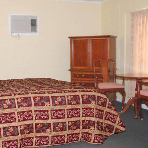 Royal Inn And Suites Hemet Oda fotoğraf